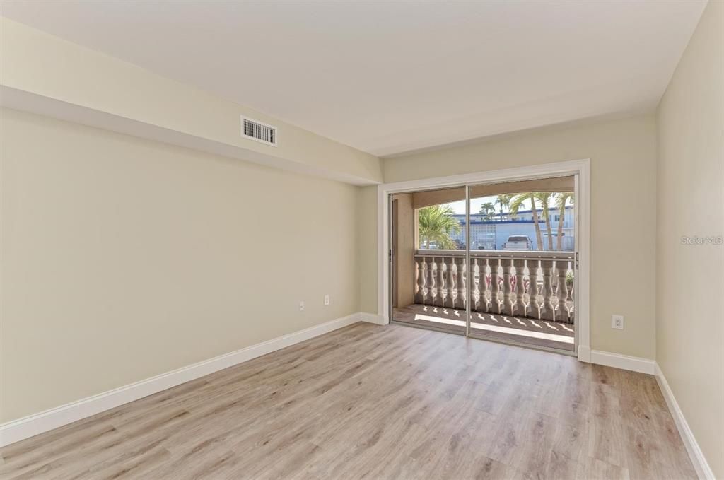 Под контрактом: $2,400 (1 спален, 1 ванн, 766 Квадратных фут)