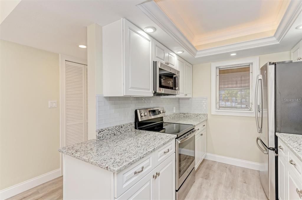 Под контрактом: $2,400 (1 спален, 1 ванн, 766 Квадратных фут)