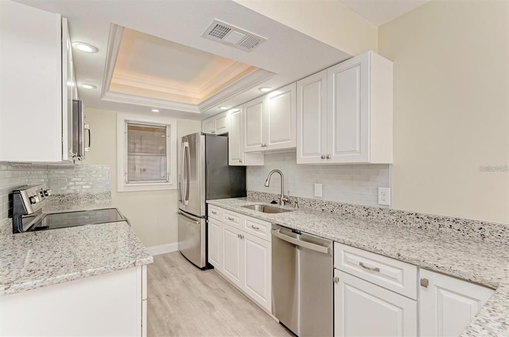 Под контрактом: $2,400 (1 спален, 1 ванн, 766 Квадратных фут)