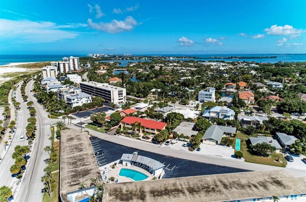 Под контрактом: $2,400 (1 спален, 1 ванн, 766 Квадратных фут)