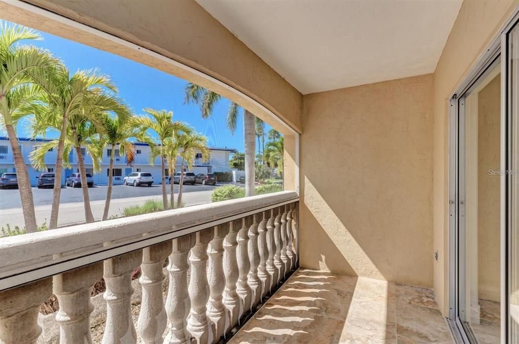 Под контрактом: $2,400 (1 спален, 1 ванн, 766 Квадратных фут)