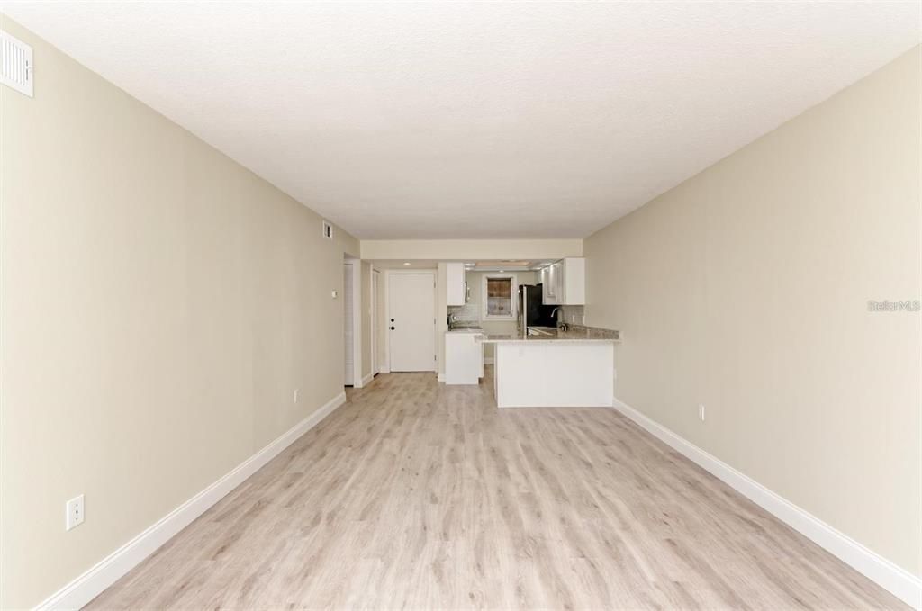 Под контрактом: $2,400 (1 спален, 1 ванн, 766 Квадратных фут)