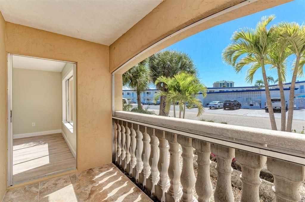 Под контрактом: $2,400 (1 спален, 1 ванн, 766 Квадратных фут)