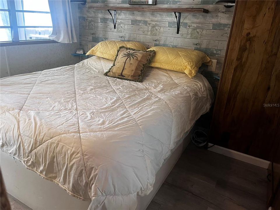 For Sale: $100,000 (1 beds, 1 baths, 372 Square Feet)