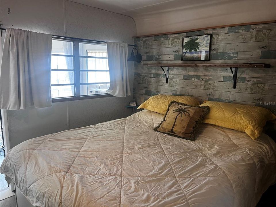 For Sale: $100,000 (1 beds, 1 baths, 372 Square Feet)