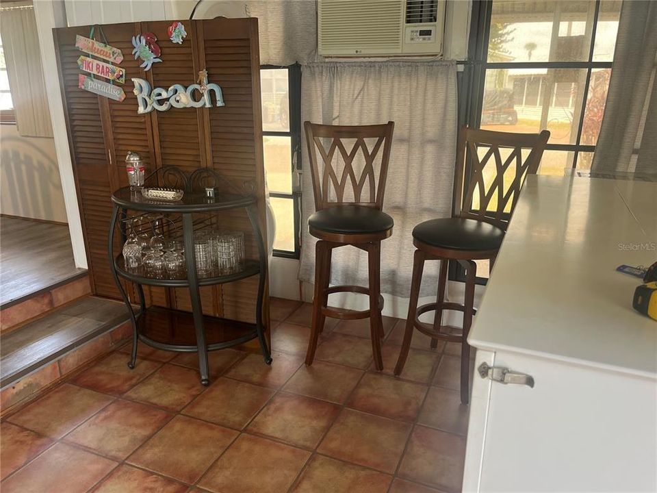 For Sale: $100,000 (1 beds, 1 baths, 372 Square Feet)