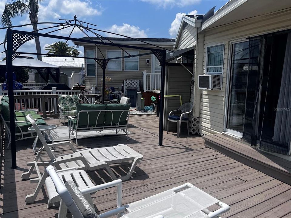 For Sale: $100,000 (1 beds, 1 baths, 372 Square Feet)