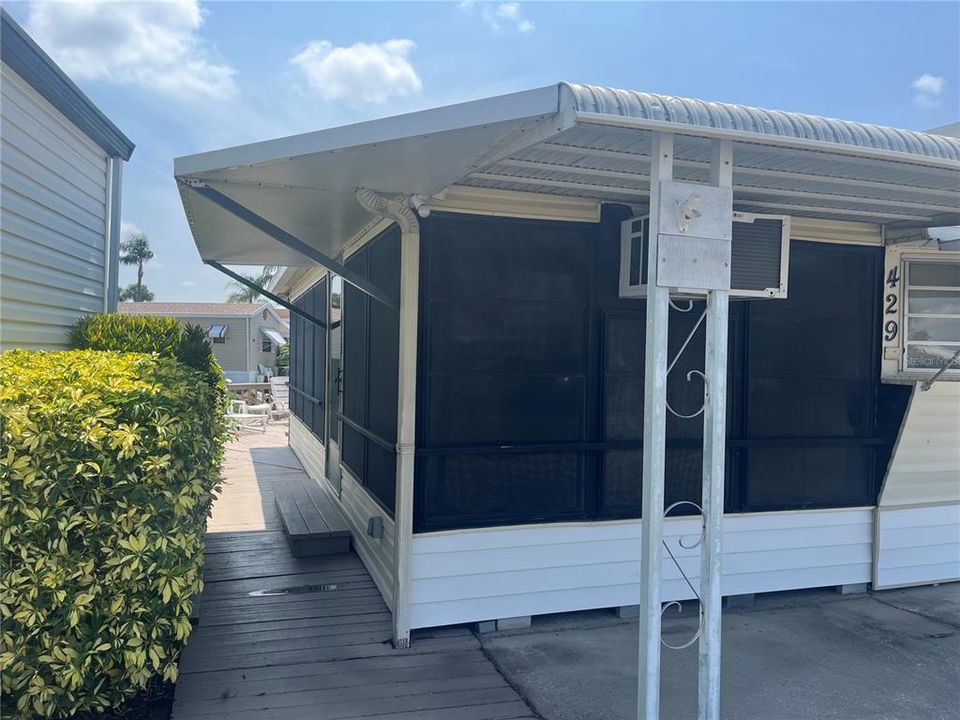 For Sale: $100,000 (1 beds, 1 baths, 372 Square Feet)