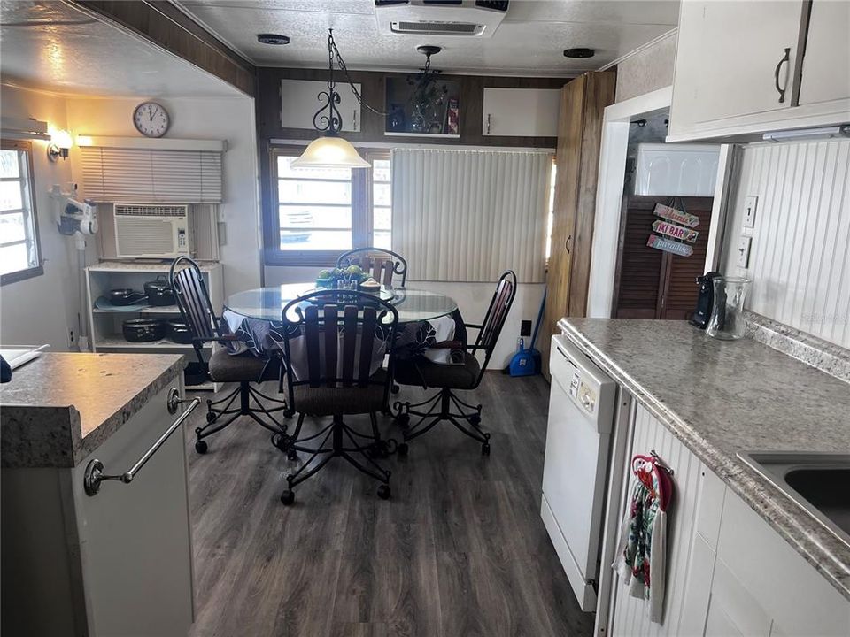 For Sale: $100,000 (1 beds, 1 baths, 372 Square Feet)