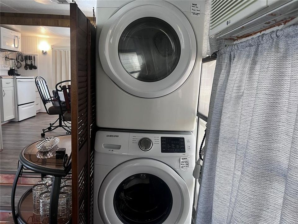 For Sale: $100,000 (1 beds, 1 baths, 372 Square Feet)