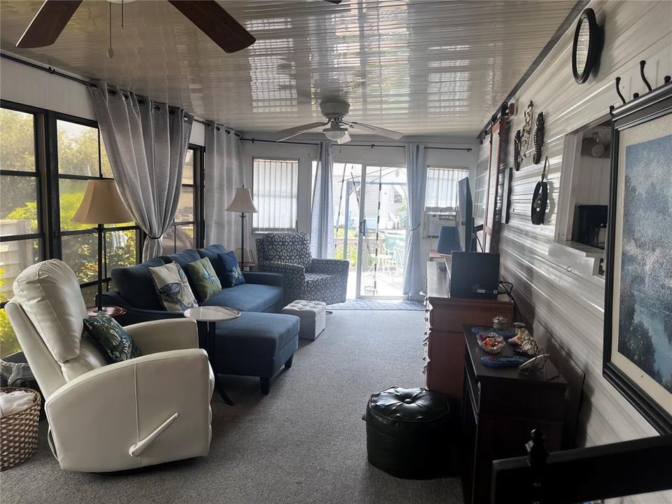 For Sale: $100,000 (1 beds, 1 baths, 372 Square Feet)