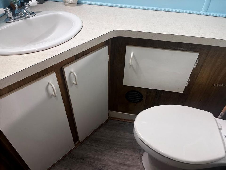 For Sale: $100,000 (1 beds, 1 baths, 372 Square Feet)