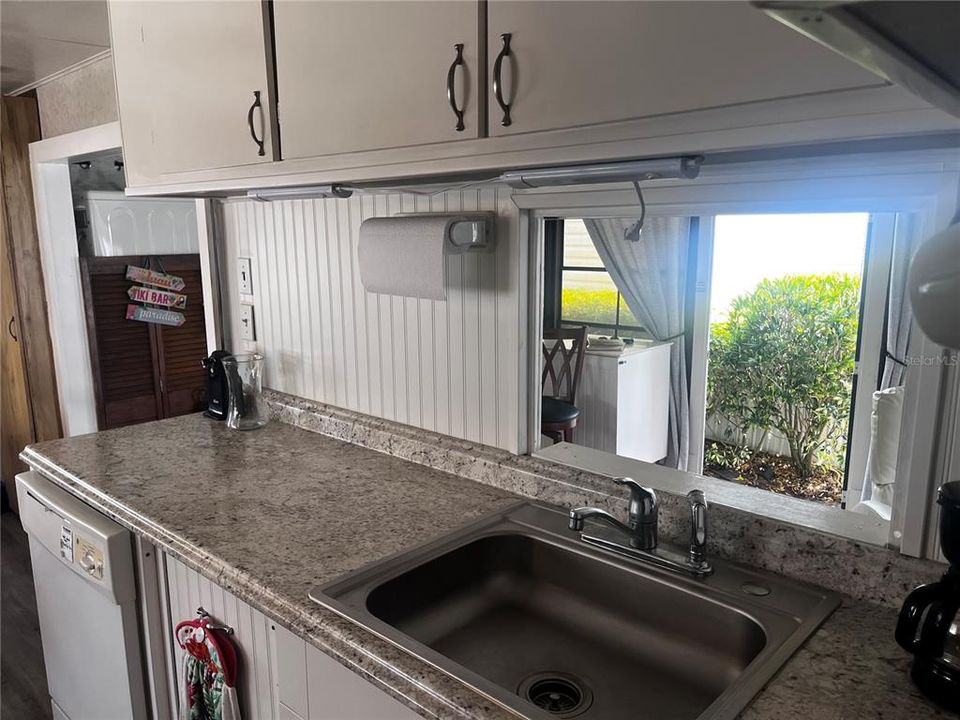 For Sale: $100,000 (1 beds, 1 baths, 372 Square Feet)