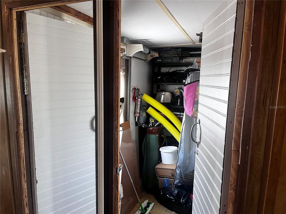 For Sale: $100,000 (1 beds, 1 baths, 372 Square Feet)