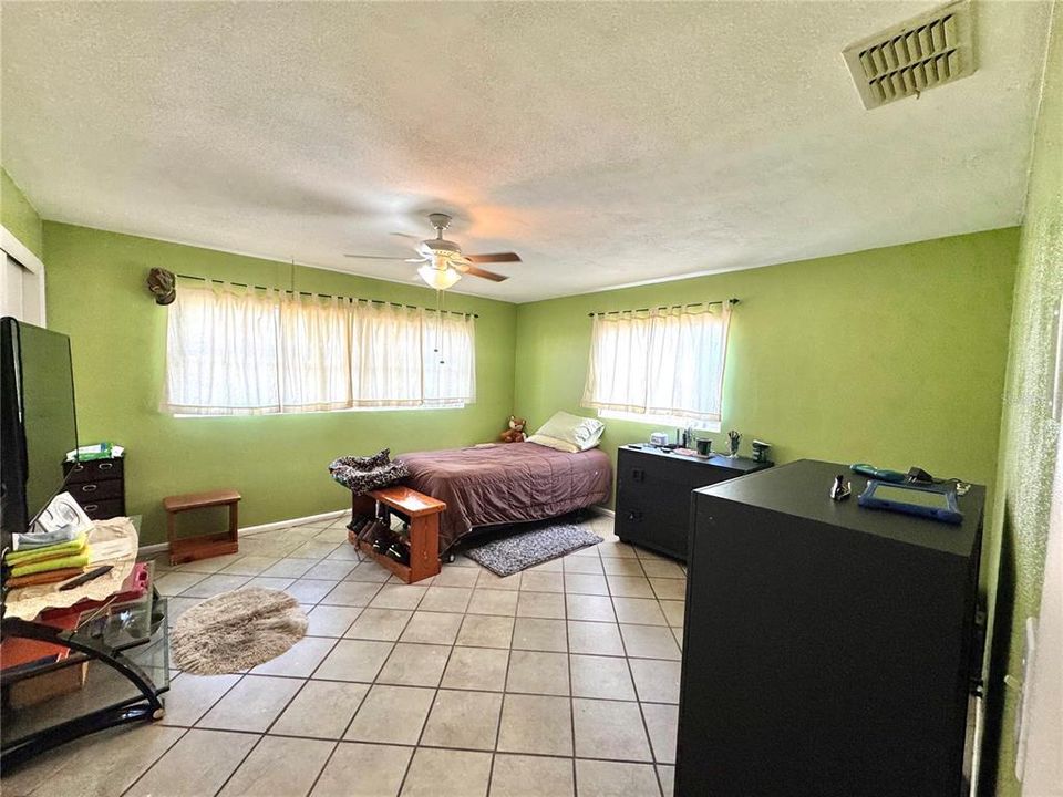 Active With Contract: $200,000 (2 beds, 1 baths, 1108 Square Feet)