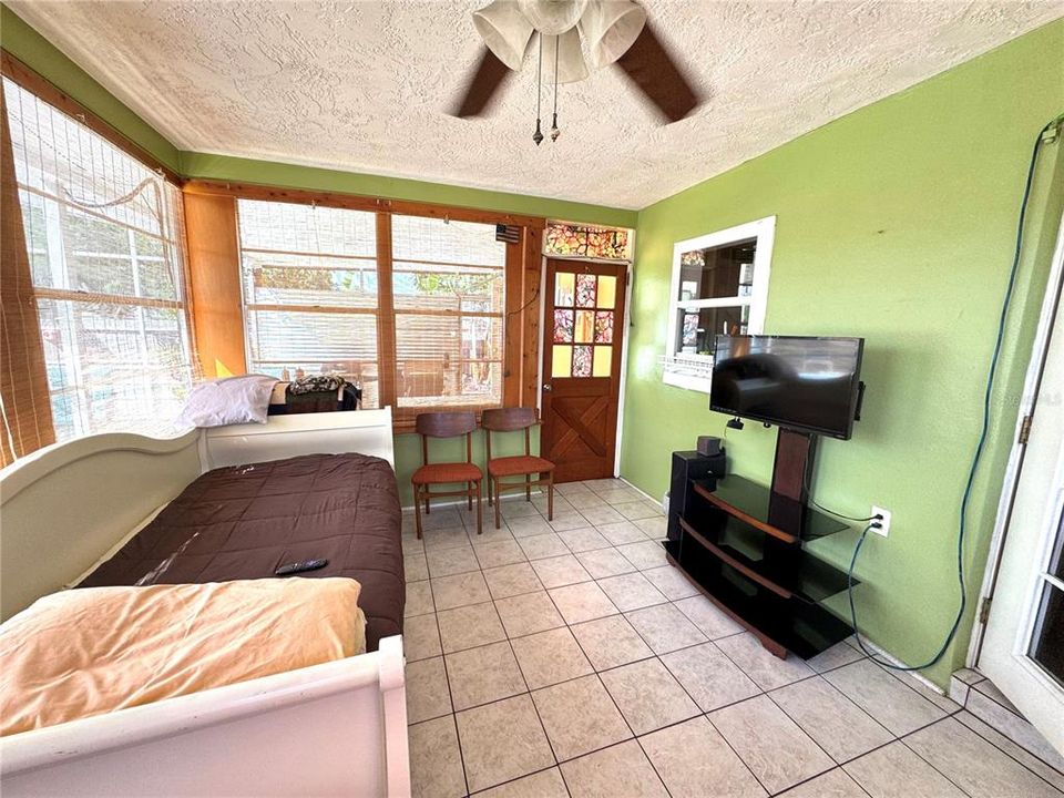 Active With Contract: $200,000 (2 beds, 1 baths, 1108 Square Feet)