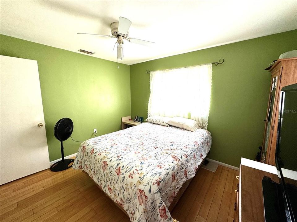 Active With Contract: $200,000 (2 beds, 1 baths, 1108 Square Feet)