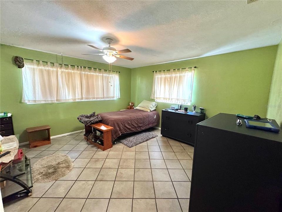 Active With Contract: $200,000 (2 beds, 1 baths, 1108 Square Feet)