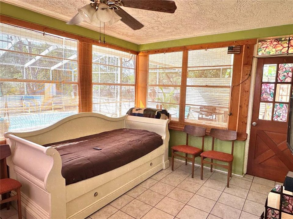 Active With Contract: $200,000 (2 beds, 1 baths, 1108 Square Feet)