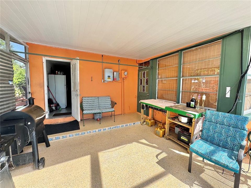 Active With Contract: $200,000 (2 beds, 1 baths, 1108 Square Feet)