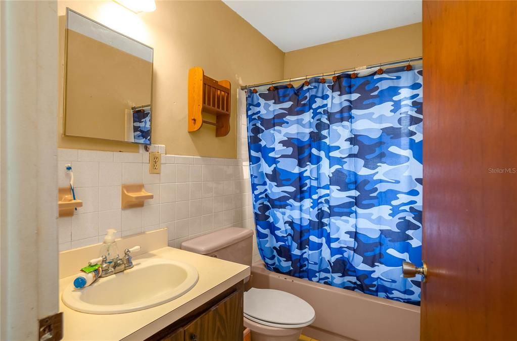 For Sale: $165,000 (2 beds, 2 baths, 1077 Square Feet)