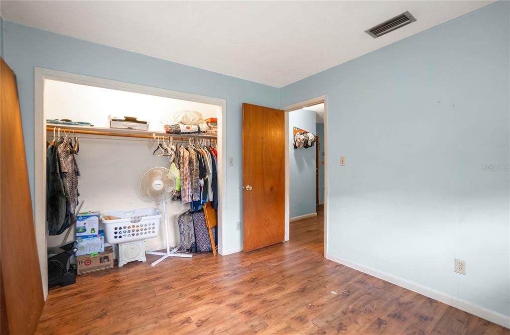 For Sale: $165,000 (2 beds, 2 baths, 1077 Square Feet)