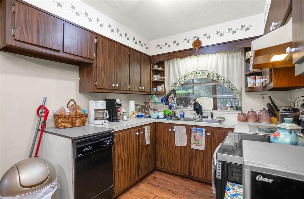 For Sale: $165,000 (2 beds, 2 baths, 1077 Square Feet)