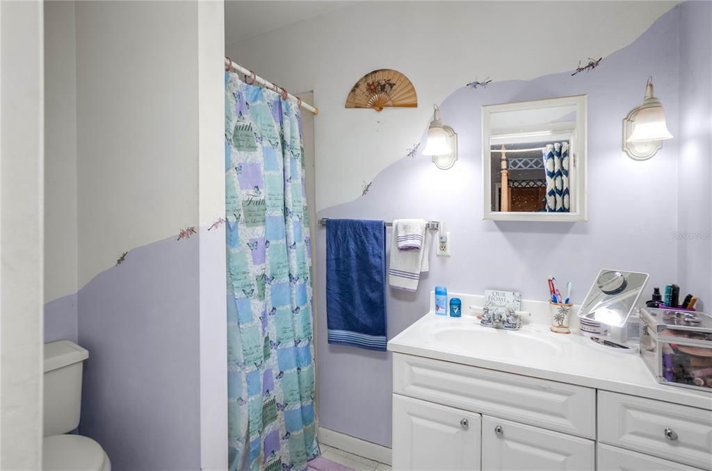 For Sale: $165,000 (2 beds, 2 baths, 1077 Square Feet)