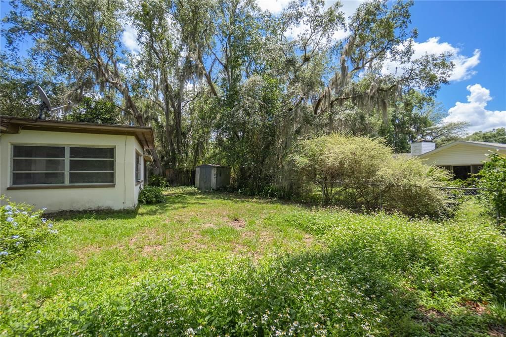 For Sale: $165,000 (2 beds, 2 baths, 1077 Square Feet)