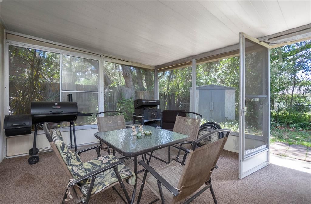 For Sale: $165,000 (2 beds, 2 baths, 1077 Square Feet)