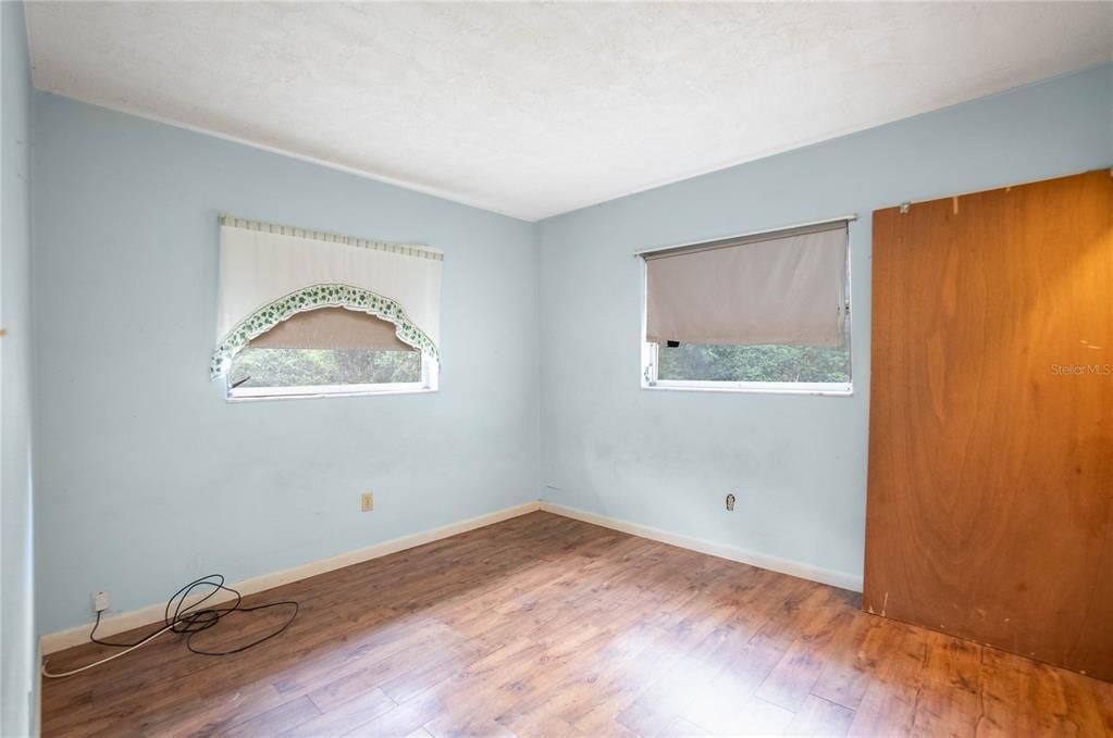 For Sale: $165,000 (2 beds, 2 baths, 1077 Square Feet)