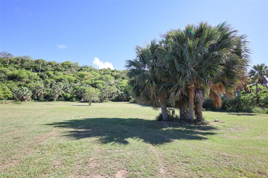 На продажу: $2,000,000 (8.35 acres)