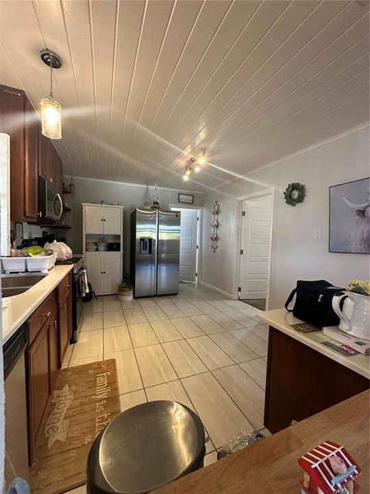 待售: $255,000 (3 贝兹, 2 浴室, 902 平方英尺)