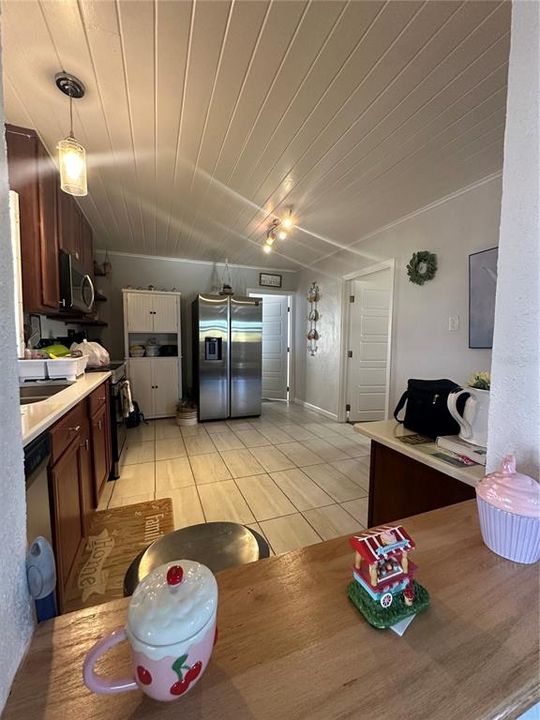 待售: $255,000 (3 贝兹, 2 浴室, 902 平方英尺)