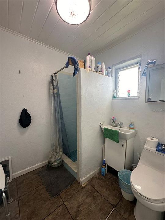 待售: $255,000 (3 贝兹, 2 浴室, 902 平方英尺)