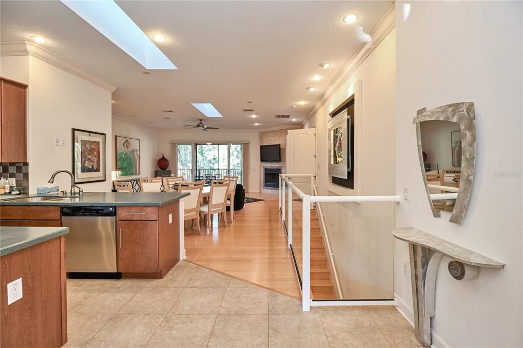 待售: $689,900 (3 贝兹, 2 浴室, 1982 平方英尺)