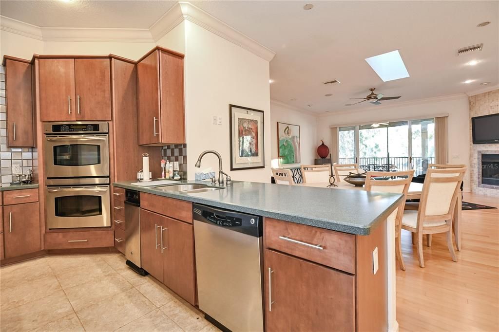 待售: $689,900 (3 贝兹, 2 浴室, 1982 平方英尺)