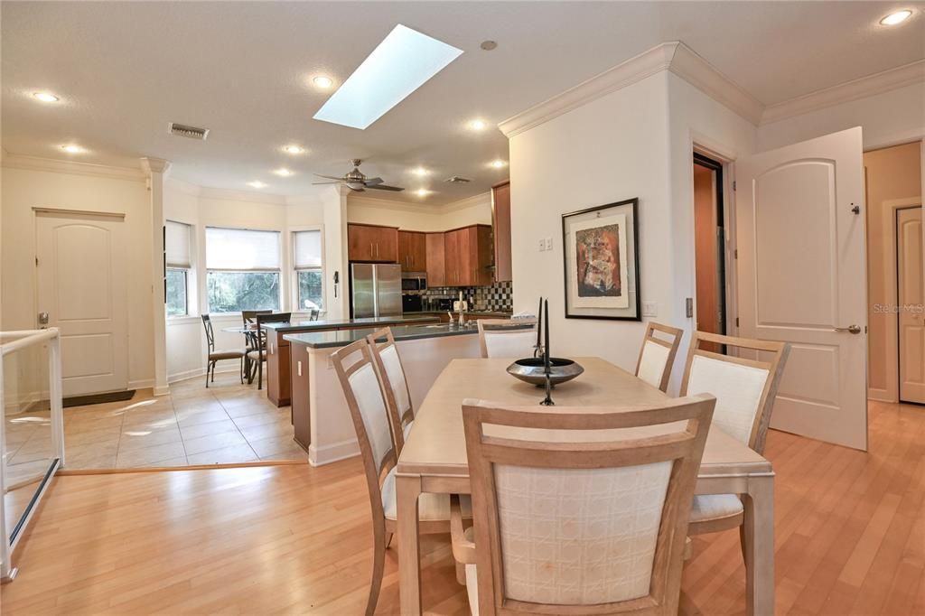 待售: $689,900 (3 贝兹, 2 浴室, 1982 平方英尺)