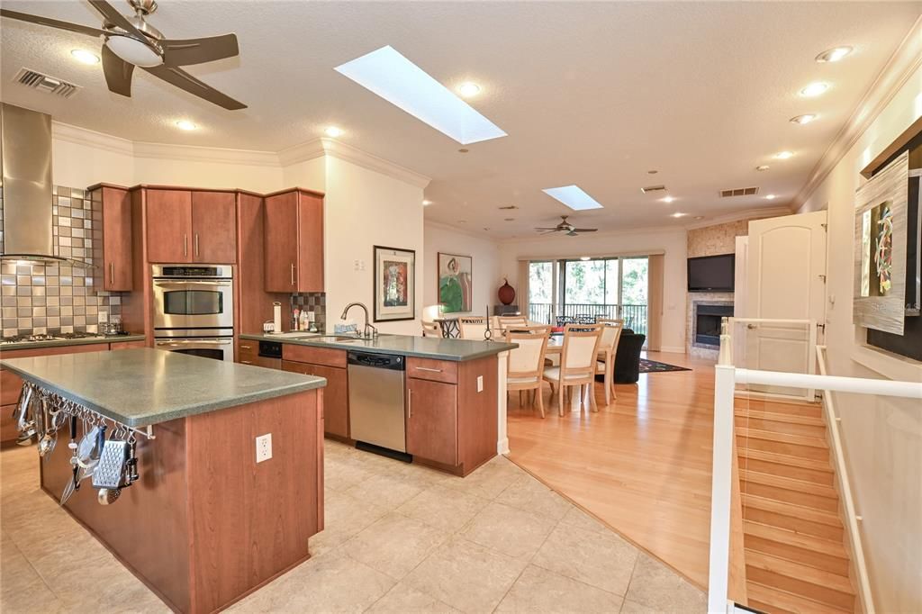 待售: $689,900 (3 贝兹, 2 浴室, 1982 平方英尺)