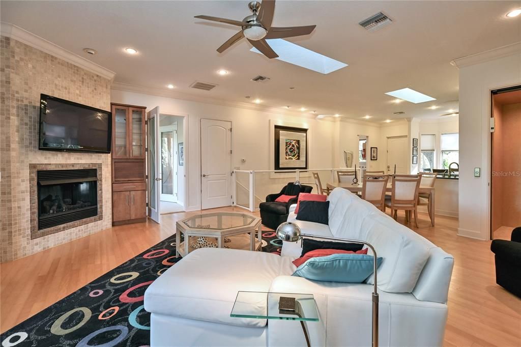 待售: $689,900 (3 贝兹, 2 浴室, 1982 平方英尺)