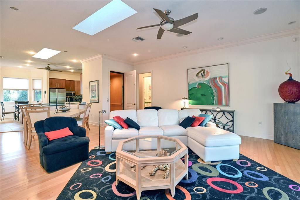 待售: $689,900 (3 贝兹, 2 浴室, 1982 平方英尺)