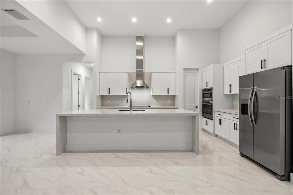 For Sale: $649,000 (3 beds, 3 baths, 2293 Square Feet)