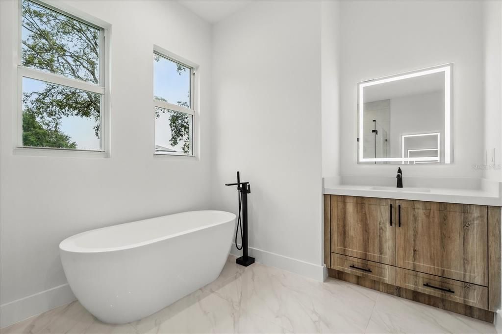 For Sale: $649,000 (3 beds, 3 baths, 2293 Square Feet)