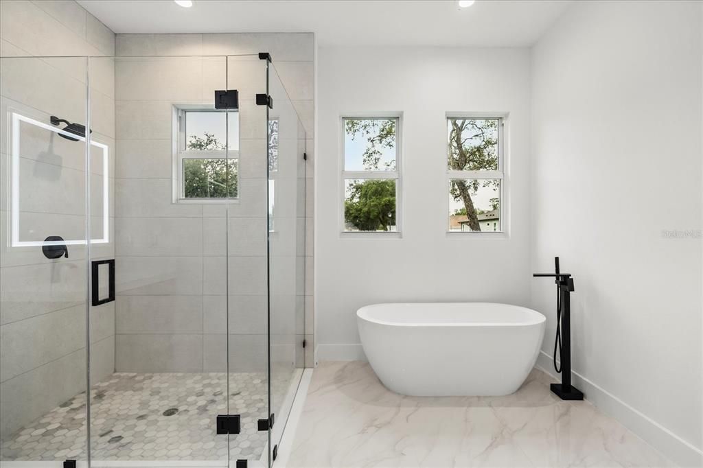 For Sale: $649,000 (3 beds, 3 baths, 2293 Square Feet)