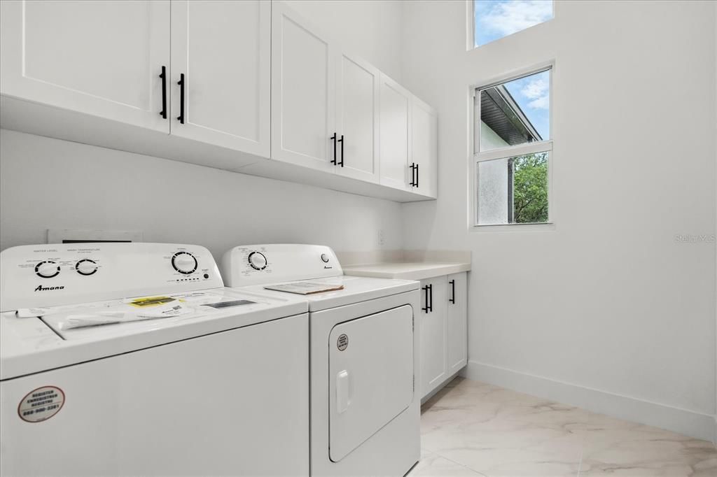 For Sale: $649,000 (3 beds, 3 baths, 2293 Square Feet)