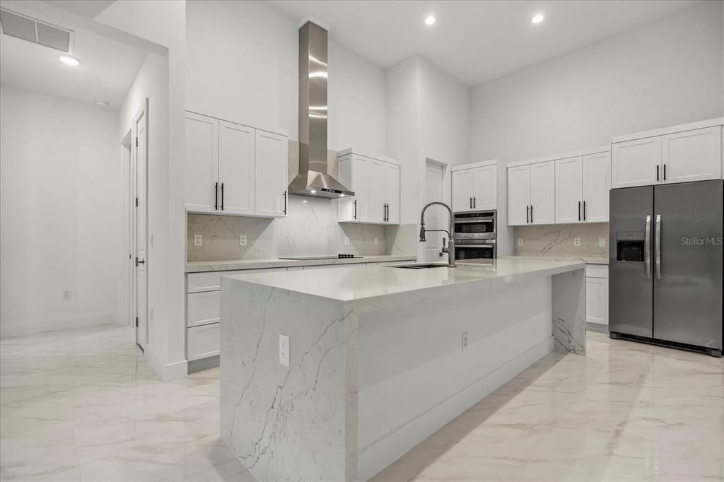 For Sale: $649,000 (3 beds, 3 baths, 2293 Square Feet)