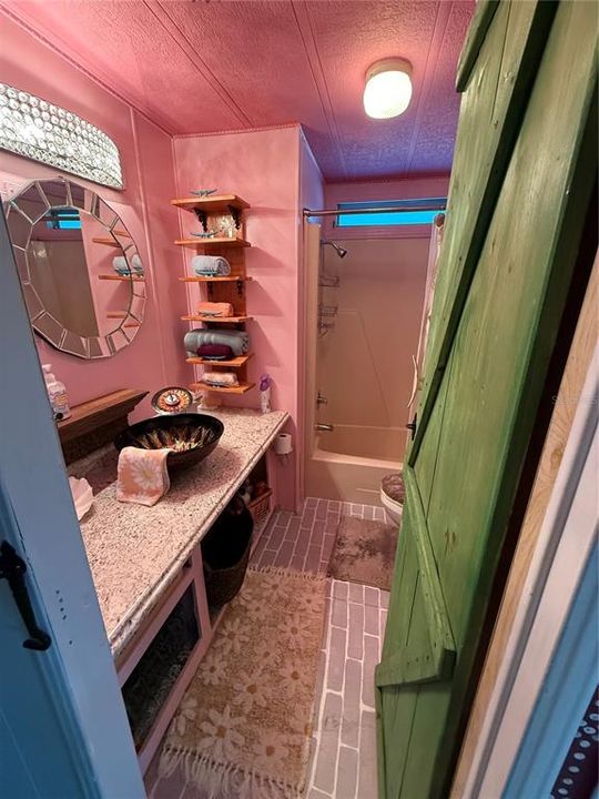 For Sale: $209,900 (2 beds, 2 baths, 1104 Square Feet)