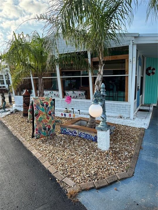 For Sale: $209,900 (2 beds, 2 baths, 1104 Square Feet)
