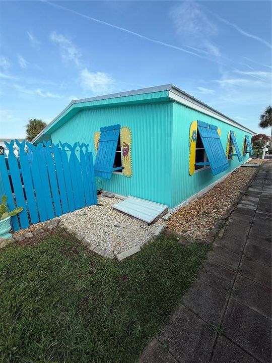 For Sale: $209,900 (2 beds, 2 baths, 1104 Square Feet)
