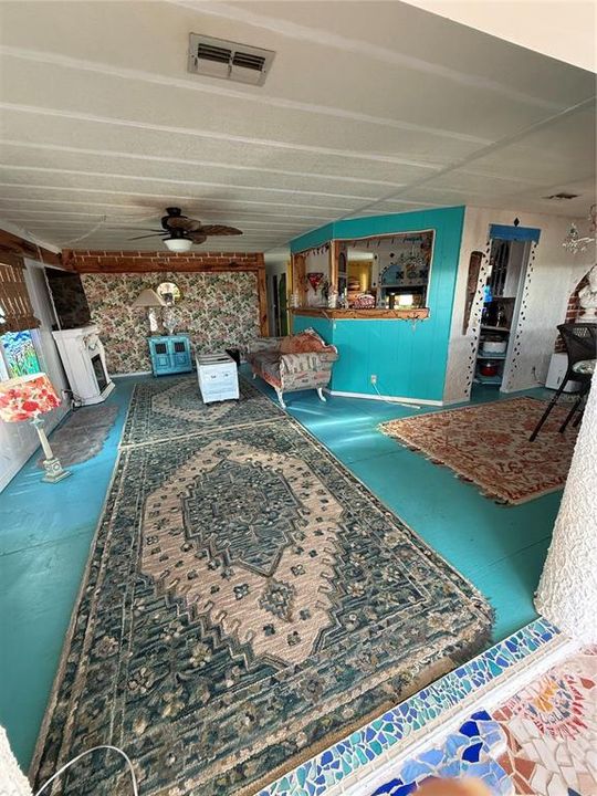 For Sale: $209,900 (2 beds, 2 baths, 1104 Square Feet)